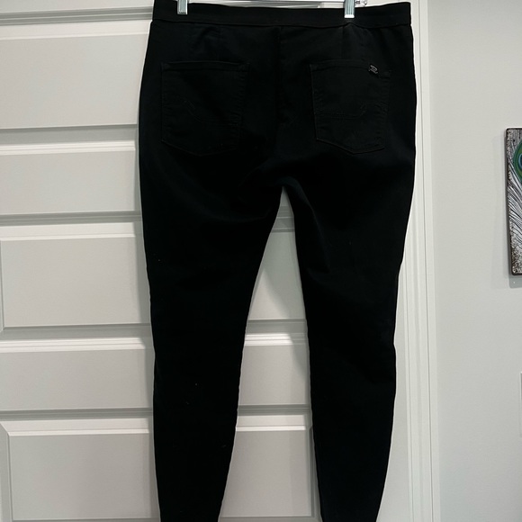 Levi’s - Picture 2 of 3